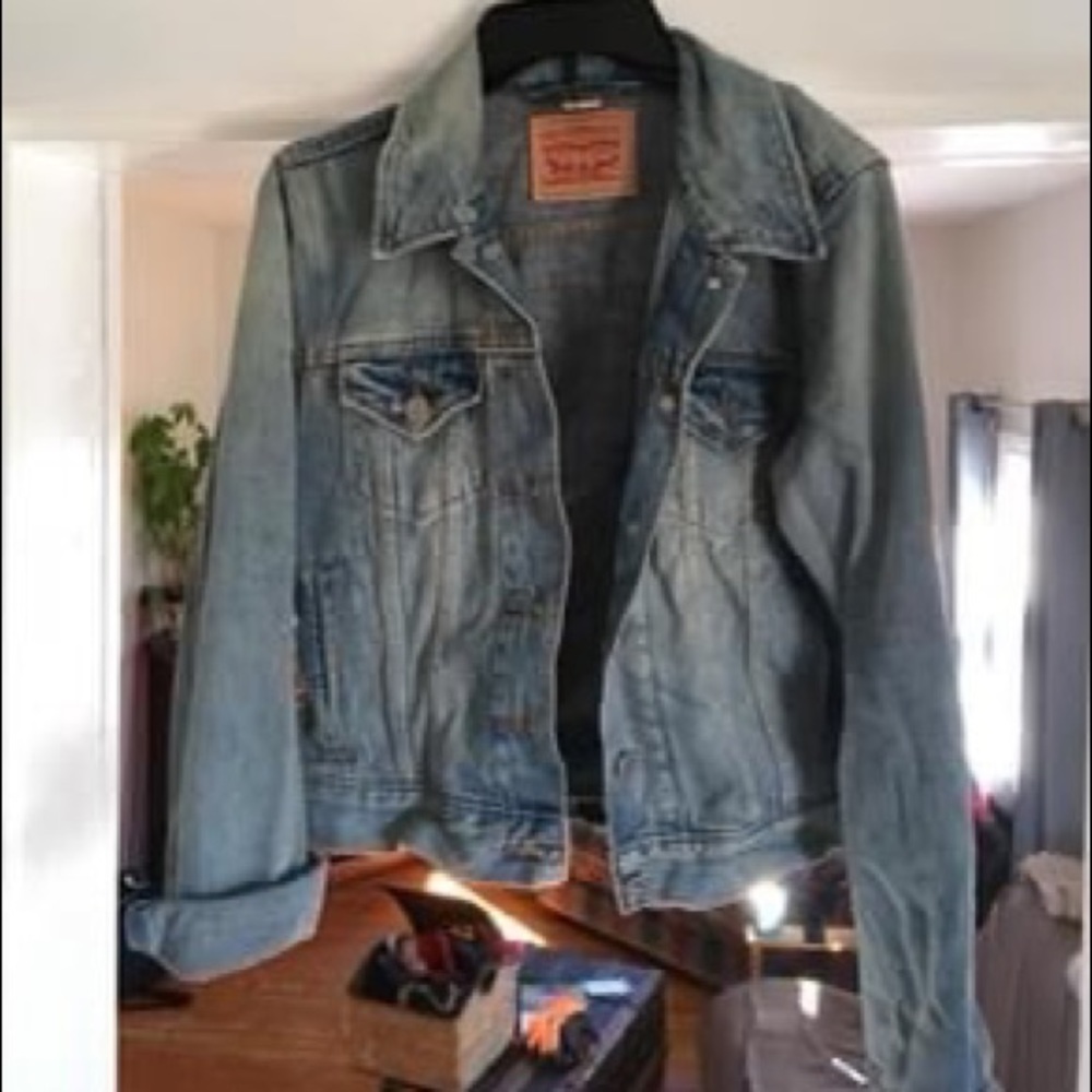 Levi's cropped denim jacket - like new